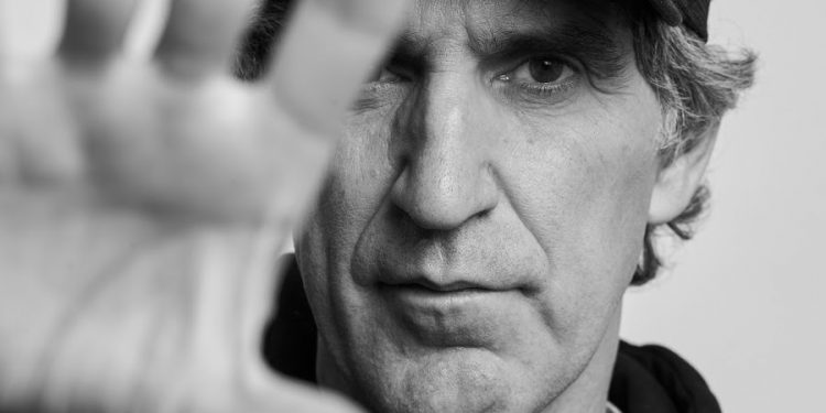 Mikel Erentxun presenta en las Noches de Palacio de la Diputación un concierto en acústico