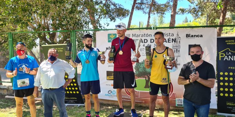 Éxito de la III Maratón en Pista, a beneficio de la Asociación de Autismo Juan Martos Pérez