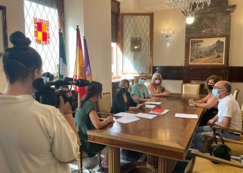 Imefe y cuatro centros y residencias de mayores suscriben un acuerdo para que 15 alumnos desempleados de larga duración realicen prácticas de atención sociosanitaria