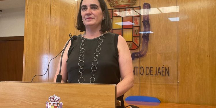 “El PP sabe perfectamente que esto es lo que hay que hacer”, ha dicho Orozco en alusión a que similares medidas nunca han encontrado obstáculos en el salón de plenos durante su gobierno
