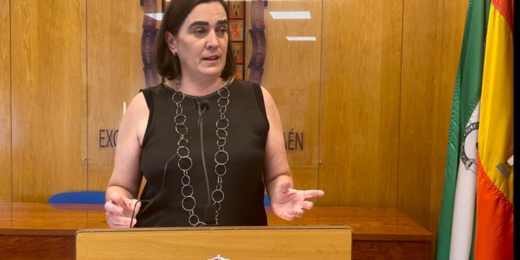 “El PP sabe perfectamente que esto es lo que hay que hacer”, ha dicho Orozco en alusión a que similares medidas nunca han encontrado obstáculos en el salón de plenos durante su gobierno