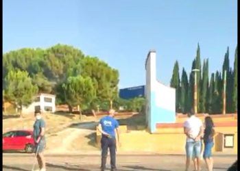 MARÍA CANTOS DENUNCIA LAS ALTAS TEMPERATURAS QUE LOS JIENENSES SOPORTAN  A PIE PARA RECIBIR LA VACUNACIÓN DEL COVID