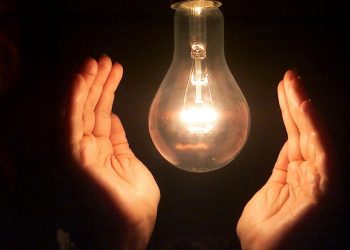 «CUANTO PEOR PARA LA GENTE. MEJOR PARA EL PP» EL GOBIERNO BAJA IVA LUZ Y PP NO LO APOYA