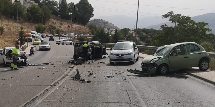 La Policía Local interviene tras registrarse un accidente con 3 vehículos implicados en la Ronda Sur y 4 heridos leves
