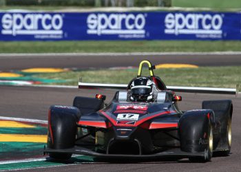 ESPECTACULAR FIDEL CASTILLO EN SU CARRERA EN IMOLA