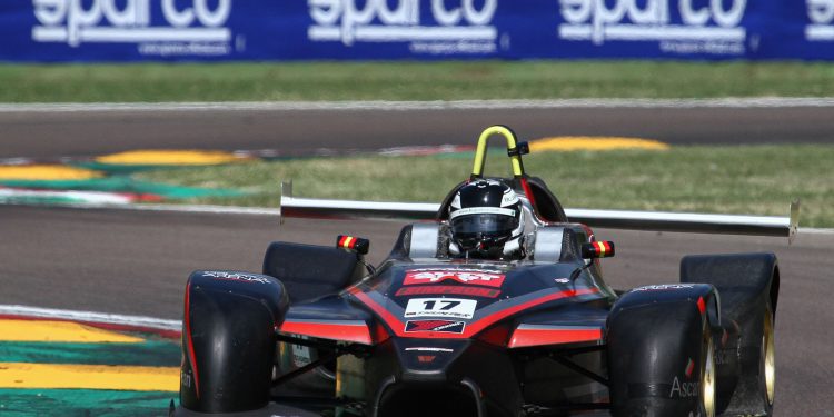 ESPECTACULAR FIDEL CASTILLO EN SU CARRERA EN IMOLA