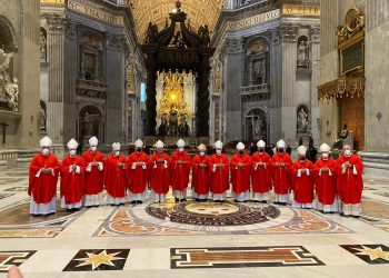 Don Sebastián da comienzo su visita ad limina con una Eucaristía ante la tumba de San Pedro