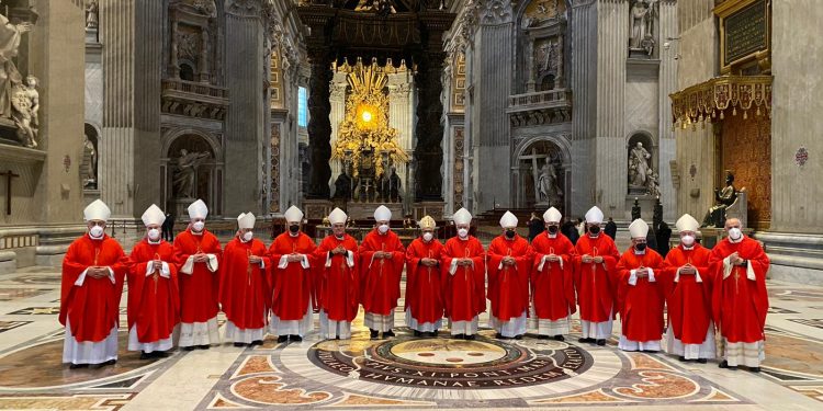 Don Sebastián da comienzo su visita ad limina con una Eucaristía ante la tumba de San Pedro