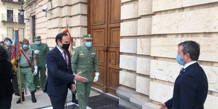 El Coronel Zacarías Hernández Calvo recibido por Julio MIillan