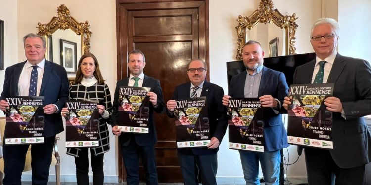 JULIO MILLÁN RECIBE A LOS REPRESENTANES DE LA ASOCIACIÓN DE LA PRENSA DEPORTIVA