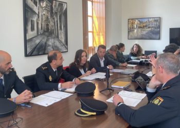 ?	Catalina Madueño explica que la Policía Nacional reforzará su presencia en las calles de la ciudad, en coordinación la Policía Local, para garantizar el orden público y prevenir incidentes y delitos