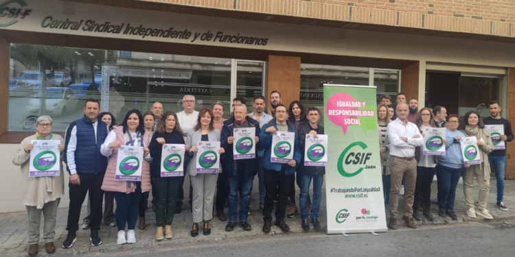 CSIF se concentra por el 8M en su sede y defiende que no se dé ni un paso atrás en Igualdad