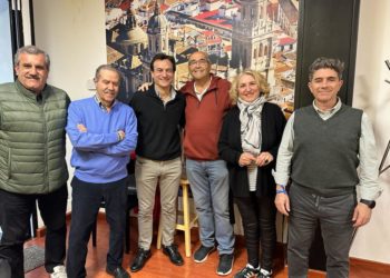 Agustín González elogia el trabajo que realiza la Asociación de Peñas