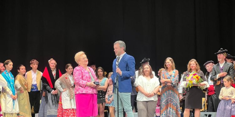 Ayto destaca gran aportación a la preservación del folklore de Pilar Sicilia de Miguel, alma de Lola Torres que hy recibe premio de honor de la Federación Española de Coros y Danzas
