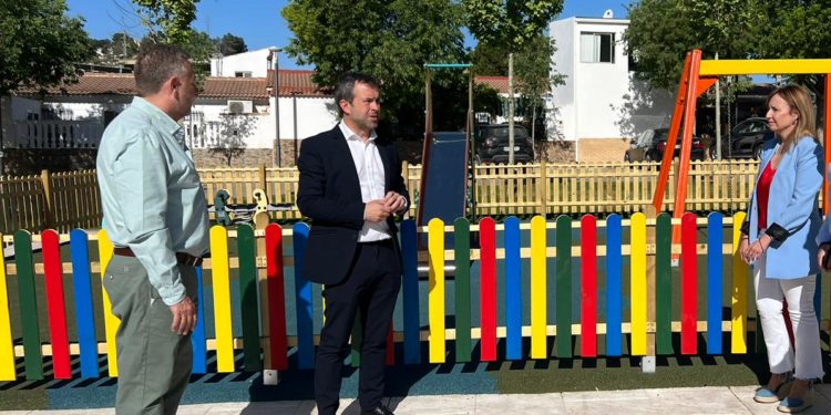 ya está abierta y en uso la zona de juego infantil homologada de Las Infantas