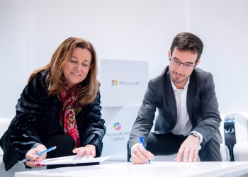 Castillo renueva los convenios con Google y Microsoft para ofrecer herramientas digitales al profesorado y alumnado andaluz
