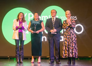 La Junta reconoce a Tomatito por difundir el flamenco entre las nuevas generaciones