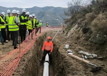 Nota de prensa Consejería de Agricultura, Pesca, Agua y Desarrollo Rural Junta de Andalucía JuntaInforma AndaluciaJunta AndaluciaJunta JuntaInforma JuntaInforma ANDALUCÍA, 20 DE ENERO 2025 La Junta triplica hasta los 165 millones de euros la inversión para llevar el agua depurada a los cultivos