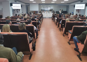 El Hospital Universitario Torrecárdenas rinde un sentido homenaje a los 146 profesionales que se han jubilado en 2024