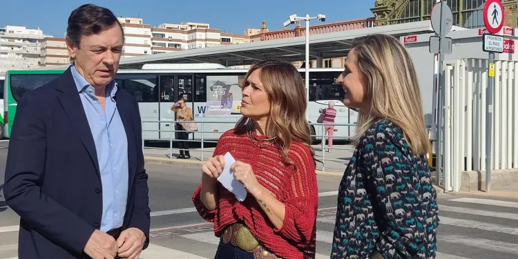 El PP denuncia que 30.000 almerienses se verán afectados por la eliminación de las paradas de autobús en 8 municipios