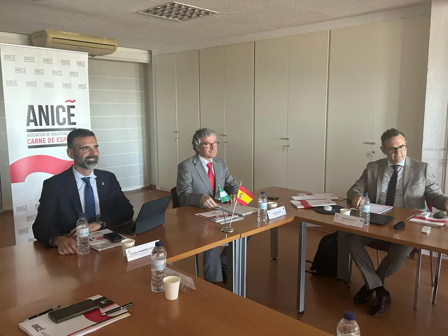 Fernández-Pacheco destaca el potencial del sector cárnico andaluz que con 482 empresas exporta al extranjero 380 M€ al año