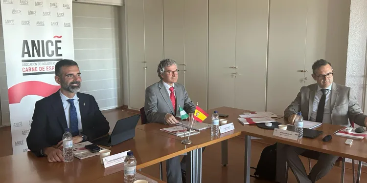 Fernández-Pacheco destaca el potencial del sector cárnico andaluz que con 482 empresas exporta al extranjero 380 M€ al año