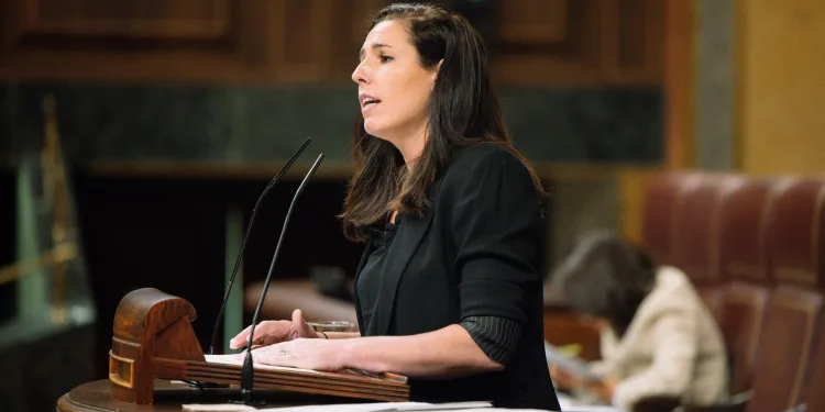 VOX denuncia que alojar a ilegales en hoteles está provocando “situaciones violentas en Almería» y Marlaska «abandona a las FFCCSE»