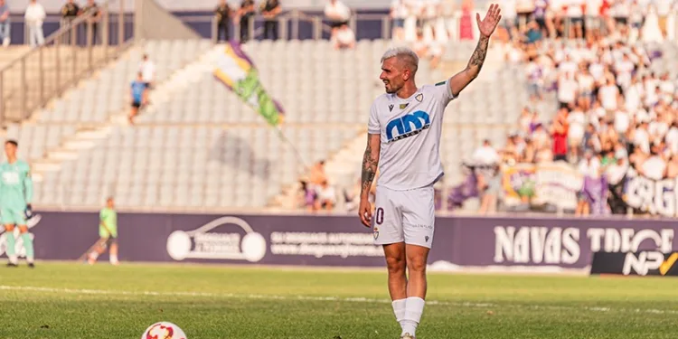 Adri Paz seguirá vistiendo el blanco del Real Jaén CF la próxima temporada