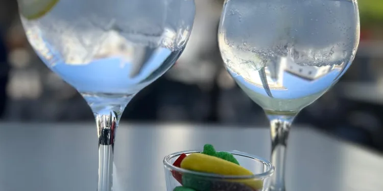 La cafetería Charly baja el telón tras siete años como punto de encuentro en Cantoria