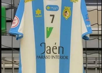 El Jaén Paraíso Interior luce la albiceleste: un guiño de orgullo argentino en la tierra del Santo Reino