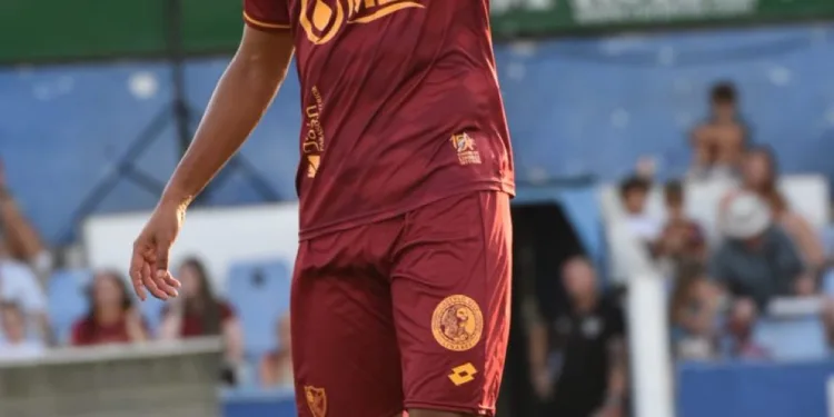 El Linares Deportivo vence al Recreativo Granada (2-1) y encara la temporada con optimismo