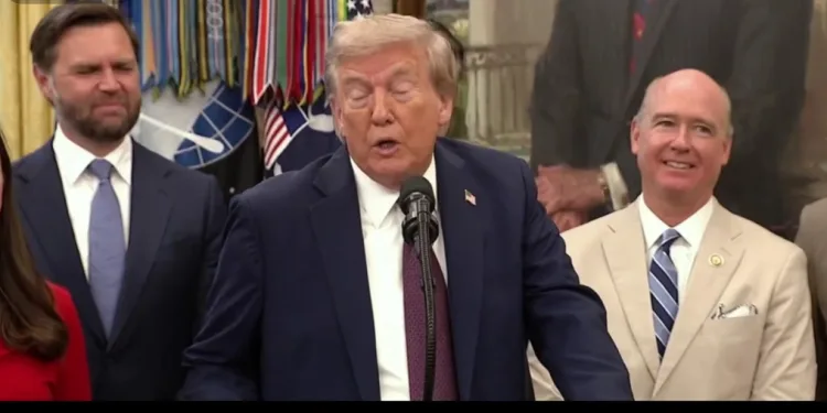 EE.UU. ataca un buque con drogas procedente de Venezuela en el Caribe