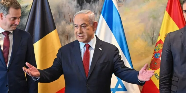 Tensión diplomática: Sánchez anuncia veto a vuelos militares con destino a Israel, pero EE.UU.