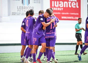 El Real Jaén obra el milagro en Lebrija y logra una victoria épica con uno menos