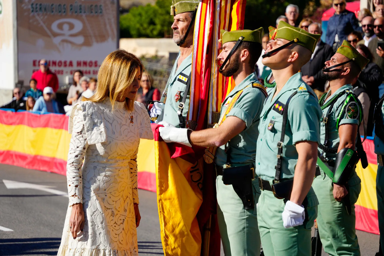 Los ciudadanos demuestran su fidelidad y lealtad a España en la Jura de Bandera celebrada en El Parador de las Hortichuelas.