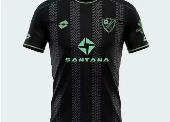 Una camiseta que lleva a Linares en el corazón