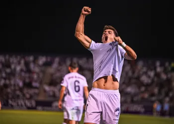 EL REAL JAÉN NO SE RINDE Y REMONTA AL IBIZA EN UNA NOCHE DE LOCURA