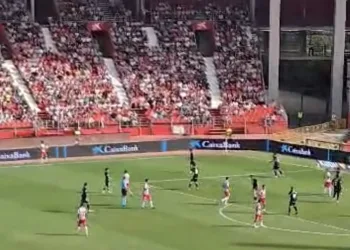 El Almería rompe el partido tras el descanso y se mete en ascenso directo